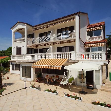 Apartments Lina Novi Vinodolski Kültér fotó