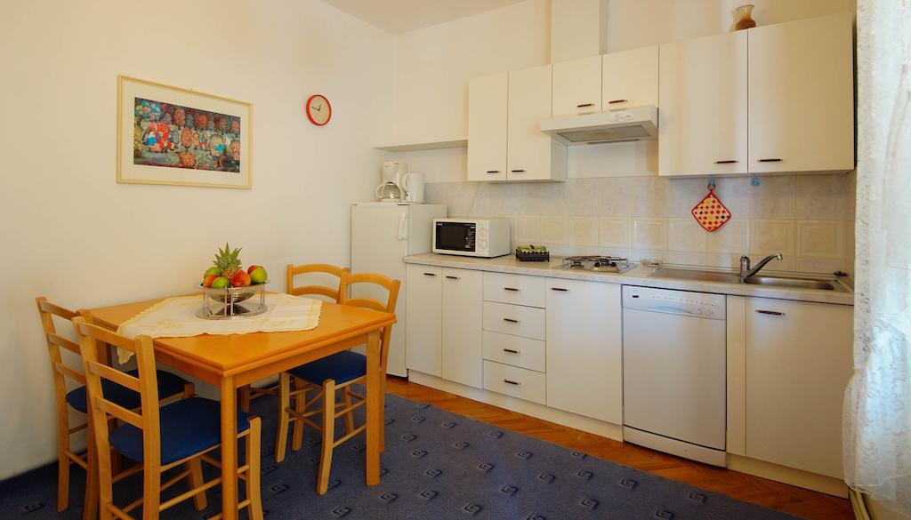 Apartments Lina Novi Vinodolski Szoba fotó