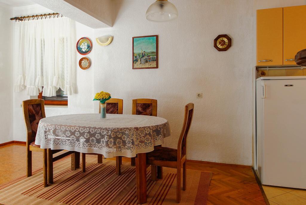 Apartments Lina Novi Vinodolski Szoba fotó