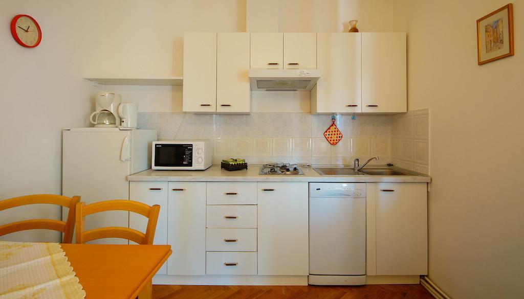 Apartments Lina Novi Vinodolski Szoba fotó