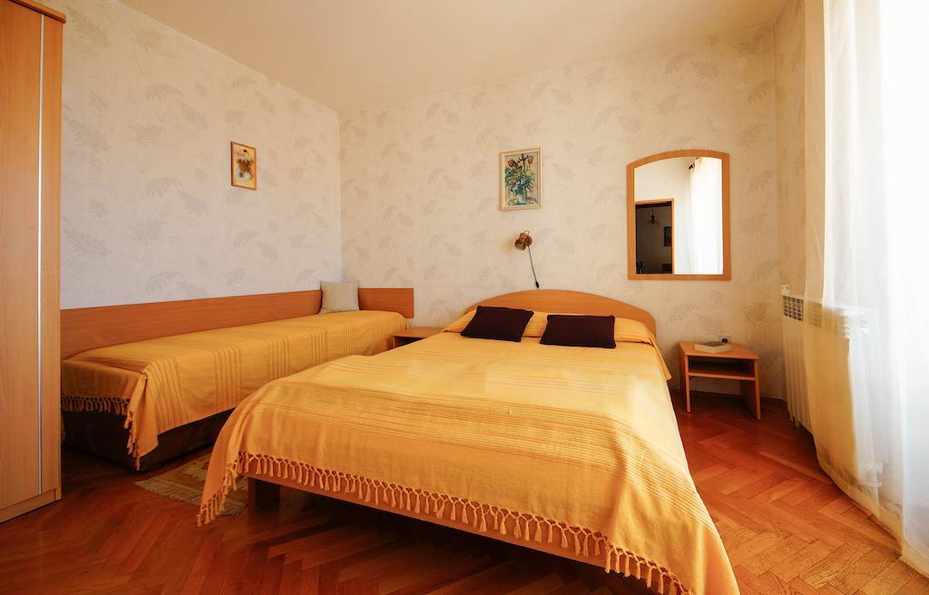 Apartments Lina Novi Vinodolski Szoba fotó